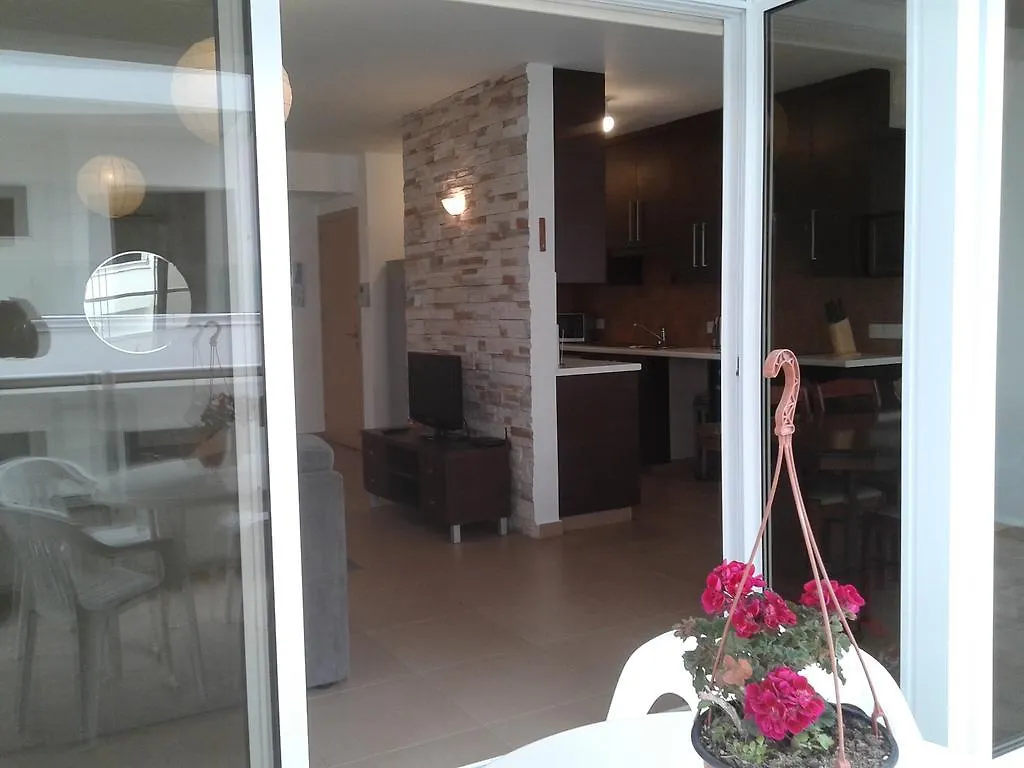 Aetius Apartments 라르나카